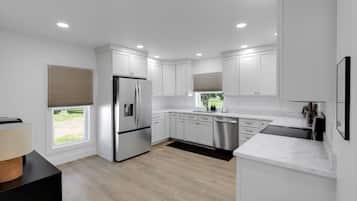 Refrigerador, microondas, horno y lavavajillas