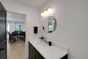 Interior - Charming-relaxing 3BR farmhouse *15min from town (Oblong)