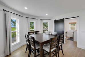 Dining - Charming-relaxing 3BR farmhouse *15min from town (Oblong)