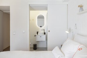 2 chambres, fer et planche à repasser, Wi-Fi gratuit, draps fournis