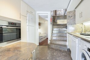 Fridge, oven, dishwasher, coffee/tea maker