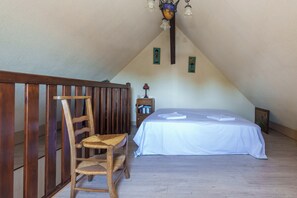 3 habitaciones, tabla de planchar con plancha, wifi y ropa de cama