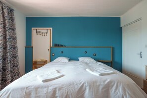 3 quartos, ferros/tábuas de passar roupa, Wi-Fi, roupa de cama