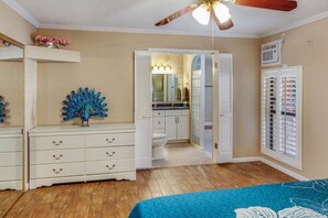 3 bedrooms, desk, free WiFi, bed sheets