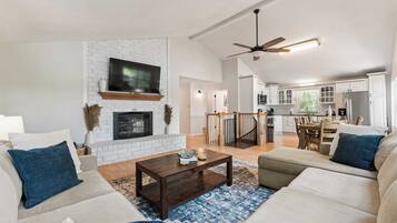 House (4 Bedrooms) | Interior