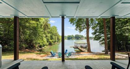 Lake Days by Avantstay Hot Tub + Firepit + Game Room & Private Dock Access