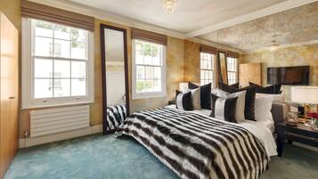 2 bedrooms, desk, iron/ironing board, travel cot