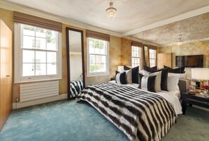 2 chambres, bureau, fer et planche à repasser, lit parapluie