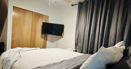 Charming 1-bedroom apartment in Portland is very centric close from everything.