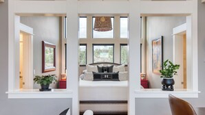 A room with a bed, a window, a hanging light fixture, and a plant. - Brasada Ranch Retreat w/ Hot Tub + Views Resort Access w/ Pools, Horseback Riding, Sports, and More Hat Rock Loop by Avantstay (Powell Butte)