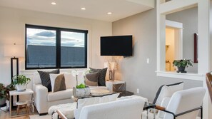 Interior - Brasada Ranch Retreat w/ Hot Tub + Views Resort Access w/ Pools, Horseback Riding, Sports, and More Hat Rock Loop by Avantstay (Powell Butte)
