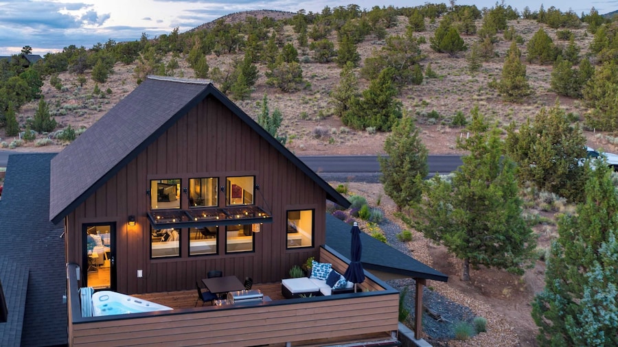 Brasada Ranch Retreat w/ Hot Tub + Views Resort Access w/ Pools, Horseback Riding, Sports, and More Hat Rock Loop by Avantstay