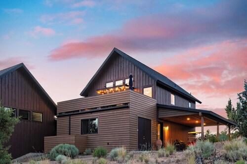 Brasada Ranch Retreat w/ Hot Tub + Views Resort Access w/ Pools, Horseback Riding, Sports, and More Hat Rock Loop by Avantstay