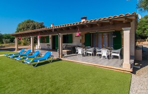 屋外ダイニングエリア