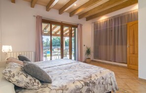 4 bedrooms, travel cot, free WiFi