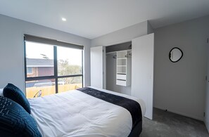3 chambres, fer et planche à repasser, Wi-Fi, draps fournis