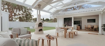 White Haven ~ Premium 6BR Retreat by the Sea