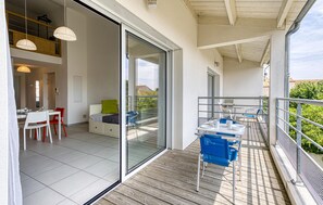 Outdoor dining - Appartement Proche Plage (La Rochelle)