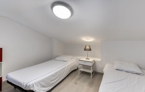 2 bedrooms, iron/ironing board, free WiFi - Appartement Proche Plage (La Rochelle)