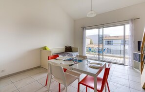 Dining - Appartement Proche Plage (La Rochelle)