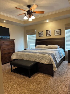 4 bedrooms, iron/ironing board, WiFi, bed sheets