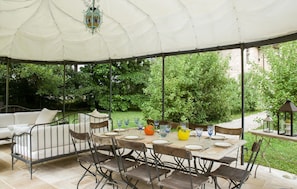 Outdoor dining