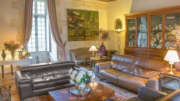 Una mesa de tenis de mesa