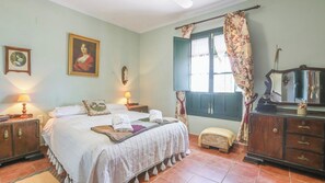 5 bedrooms, travel cot, WiFi