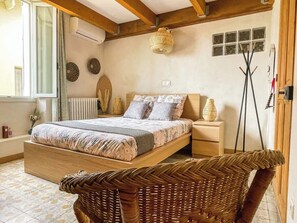 3 bedrooms, iron/ironing board, travel crib, WiFi