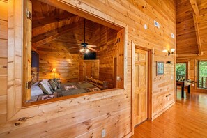 6 多间卧室、免费 WiFi、床单