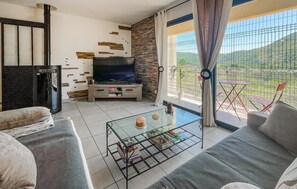 Living area - Gorgeous home in St-Florent-sur-Auzonne (St-Florent-sur-Auzonne)