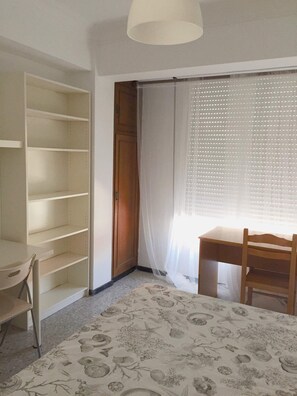 3 bedrooms, bed sheets