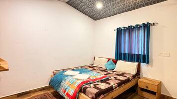 5 bedrooms, WiFi, bed sheets