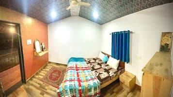 5 bedrooms, WiFi, bed sheets