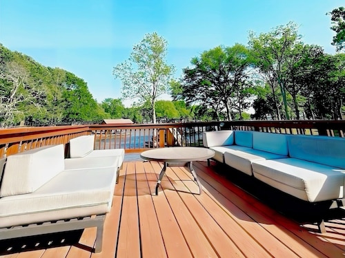 Lakefront, Boat dock, Fishing, Fire pit, Kayak, pedal boat, Paddle board