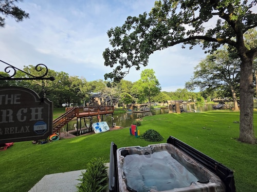 Lakefront, Boat dock, Fishing, Fire pit, Kayak, pedal boat, Paddle board