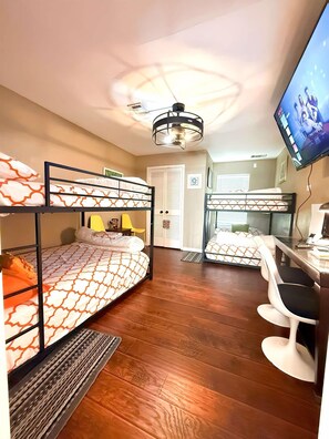 3 bedrooms, iron/ironing board, WiFi, bed sheets