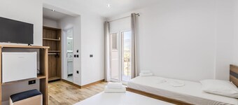 Bliss Triple Room by PikHost