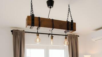 Appartement, vue mer | Espace de travail pour ordinateur portable, rideaux occultants