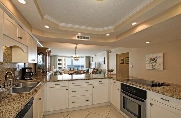 Mikrowelle, Ofen, Herdplatte, Geschirrspüler