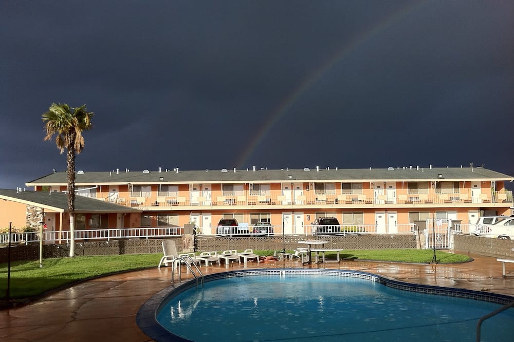 The River Inn and Suites