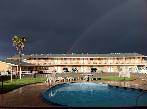 The River Inn and Suites