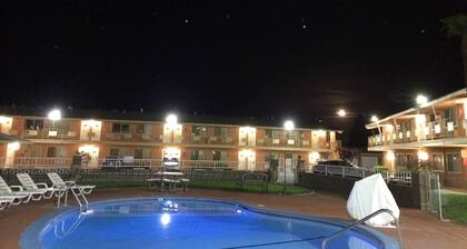 The River Inn and Suites