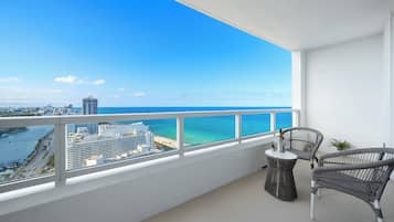 Room (Fontainebleau 3505) | Terrace/patio