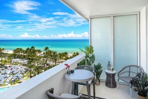 Exterior - Luxury Vacation Rentals at Fontainebleau Miami Beach by LRMB (Miami Beach)