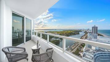 Room (Fontainebleau 3505) | Terrace/patio