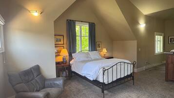 5 bedrooms, desk, iron/ironing board, free WiFi