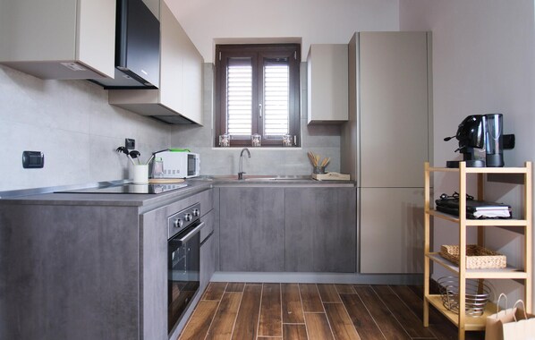 Fridge, microwave, dishwasher, coffee/tea maker