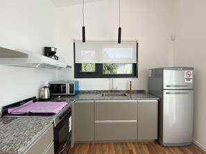 Micro-ondes, four, plaque de cuisson, cafetière/bouilloire