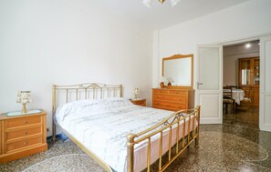 3 bedrooms, iron/ironing board, travel crib, free WiFi - Nice apartment in Genova with WiFi (Genova)